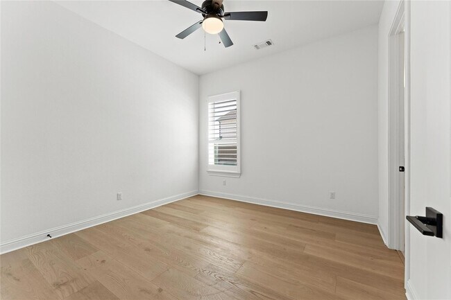 Building Photo - 704 Prairie Clover Dr