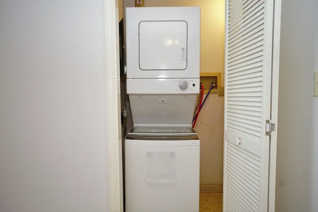 Building Photo - 50 Brookside Dr