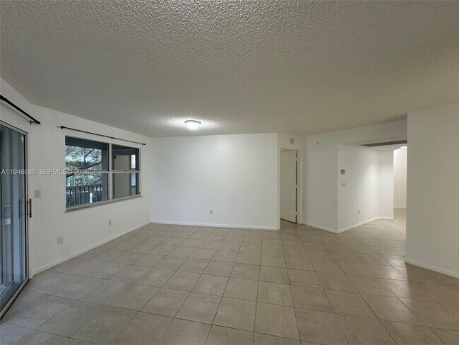 Building Photo - 2636 SE 20th Ct