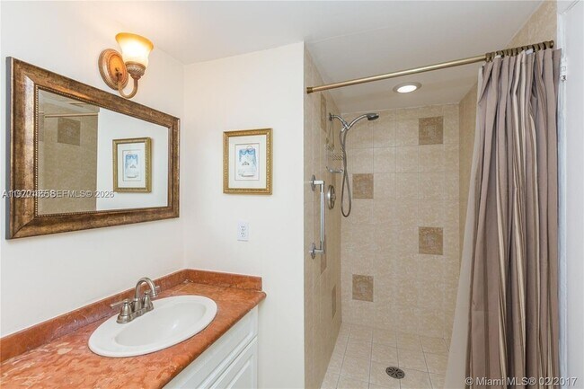 Building Photo - 2500 Parkview Dr