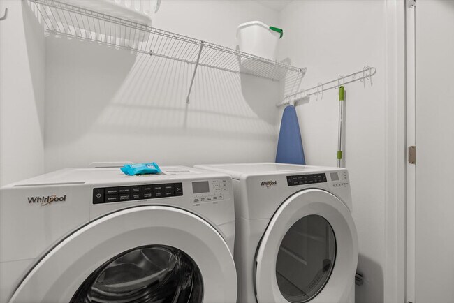 Building Photo - 2329 Distant Sun Trl