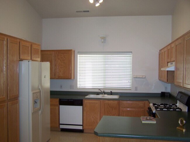 Building Photo - Cozy 2 Bed 2 Bath