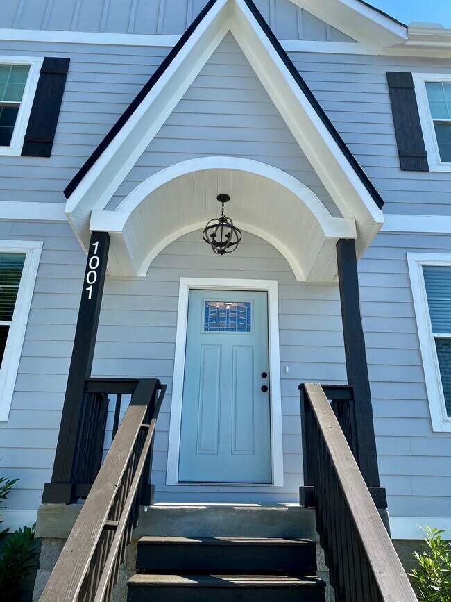 Building Photo - 1001 Thomas Ave