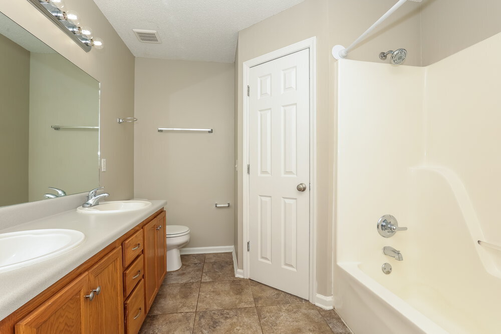 Building Photo - 1105 Brocton Ct