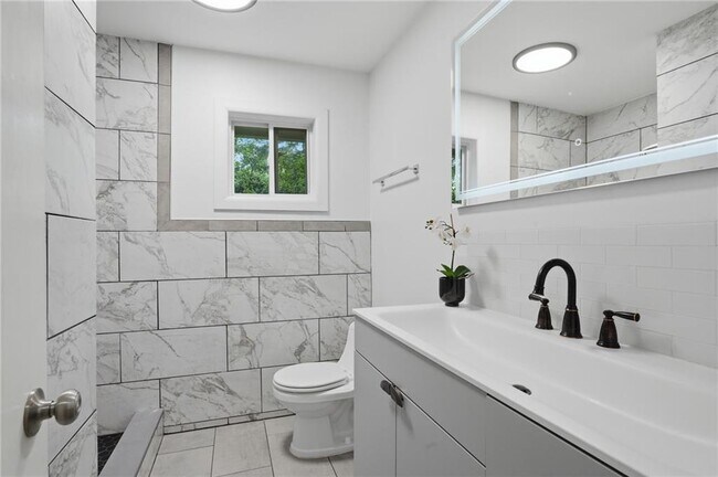 Building Photo - 2209 Cherring Ln