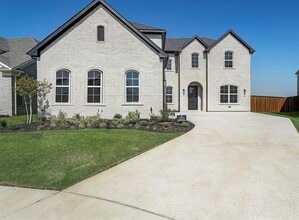 Building Photo - 1000 Sycamore Pl
