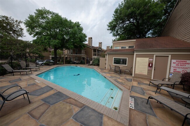 Building Photo - 1880 White Oak Dr