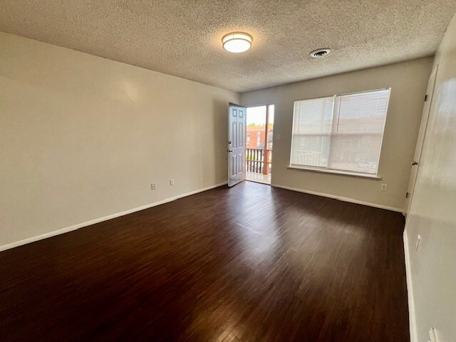 Building Photo - 920 N Leverett Ave