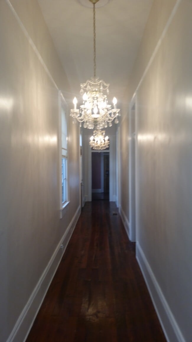 Building Photo - 220 Amelia St