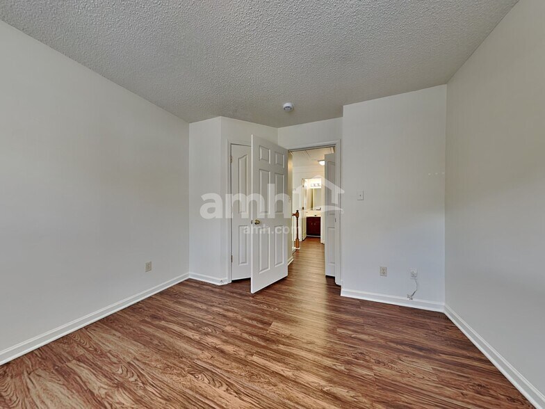 Building Photo - 3814 Sipes Ln