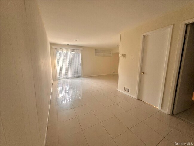 Building Photo - 15-83 208th Place Unit