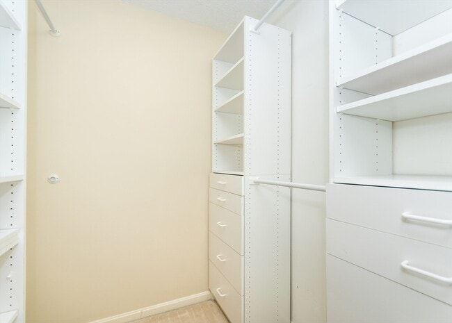 Building Photo - 285 Bishops Forest Dr