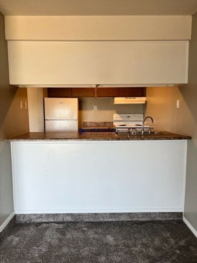 Building Photo - 723 W 27th St S