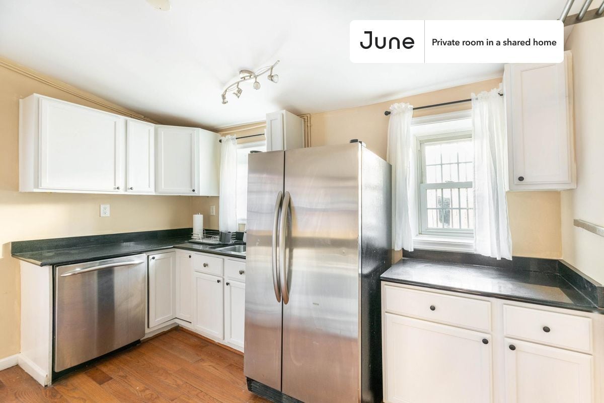Building Photo - Room in Shared 8 bed/3.5 bath home