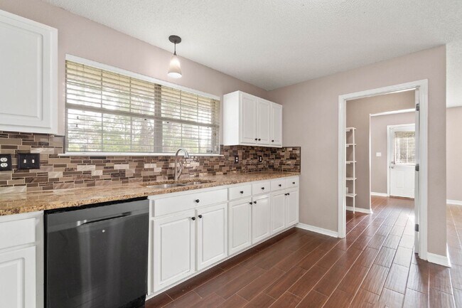 Building Photo - 2363 Sunrise Dr