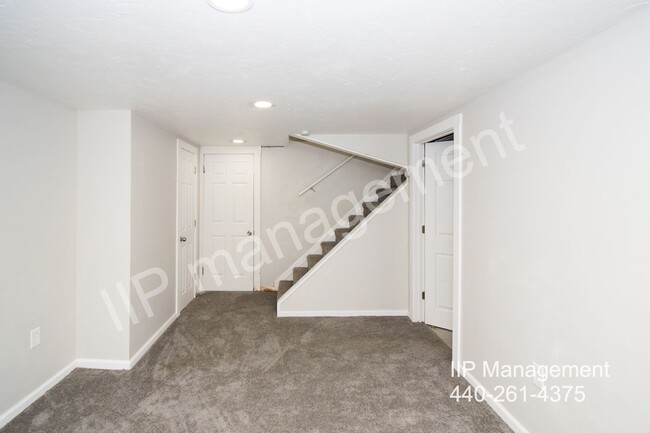 Building Photo - Stunning 3BR 2BA in Cleveland Heights!