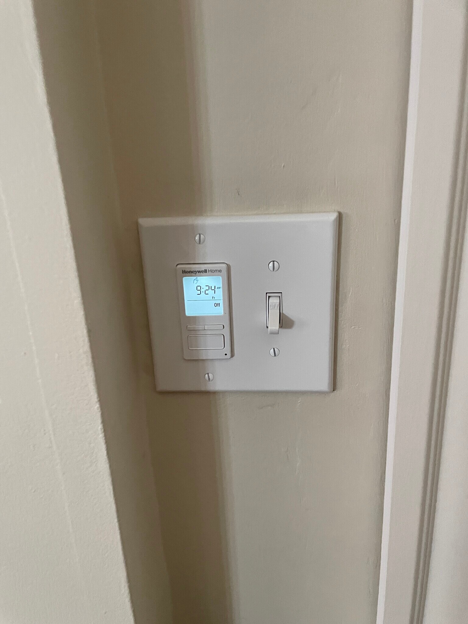 programable thermostate - 109 Magoun Ave
