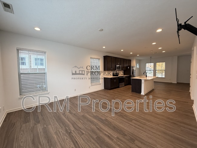 Building Photo - 326 N Warman Ave