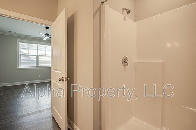 Building Photo - 14 Alderly Way