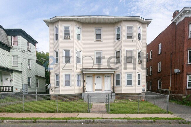 Building Photo - 10 Warner St