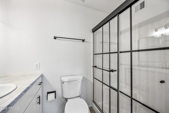 Building Photo - 2943 E Irwin Ave