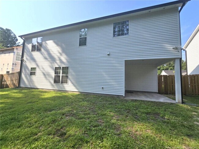 Building Photo - 7018 Summerlin Dr