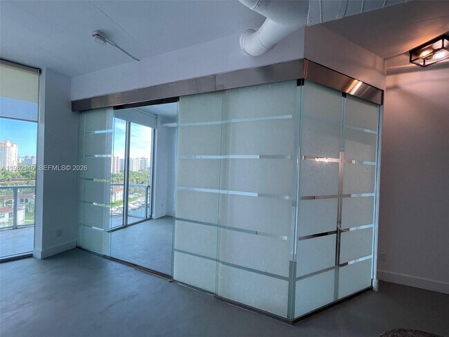 Building Photo - 3029 NE 188th St