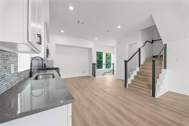 Building Photo - 1046 Marjorie St