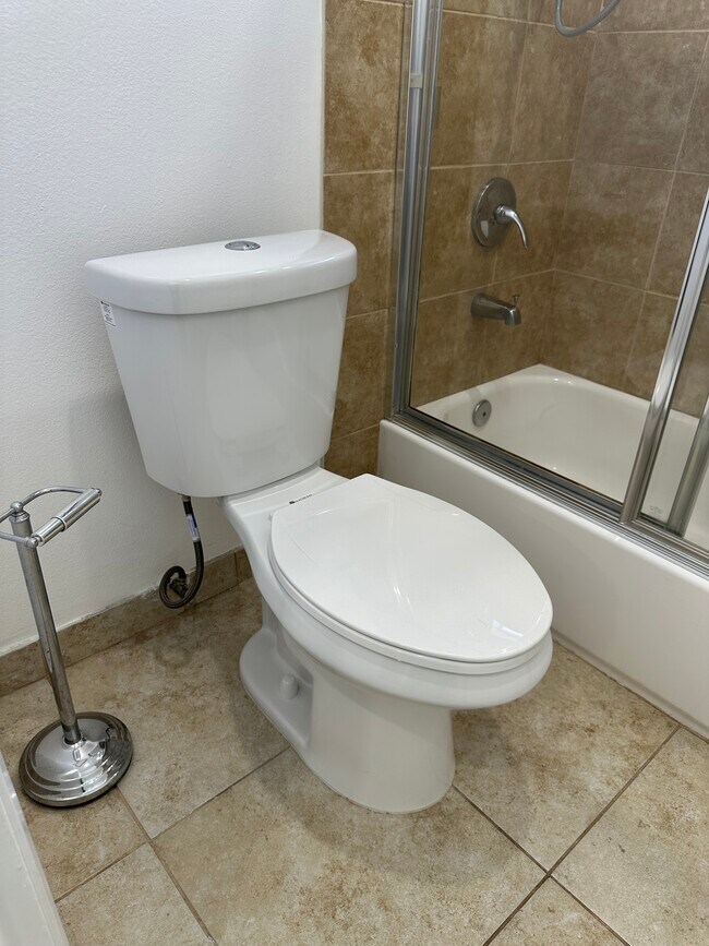 Building Photo - 18550 Hatteras St