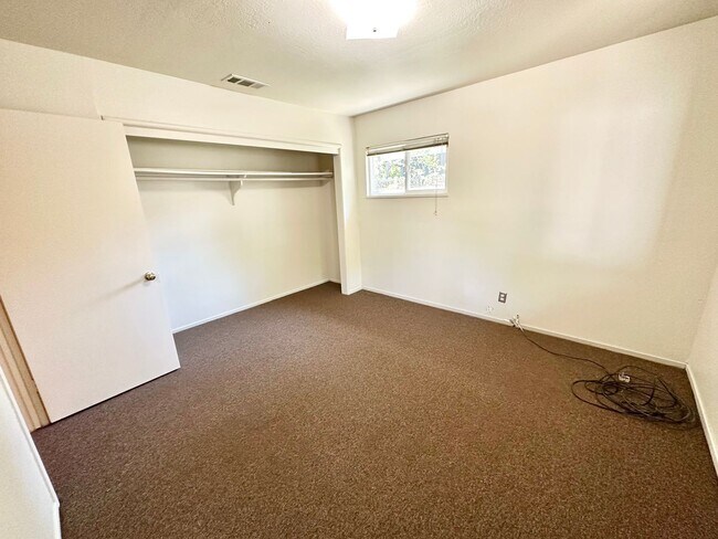 Building Photo - Super close to UC Davis and University Shopping mall-- 4 bedrooms and 2 bathrooms