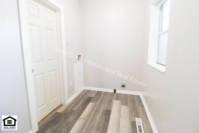 Building Photo - 236 S Grant St