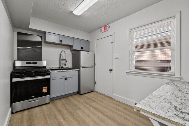 Primary Photo - 528 Booker St