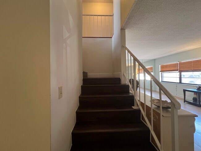 Building Photo - 27 Matador Ln