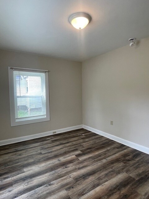 Building Photo - 2-bedroom 1 Bathroom