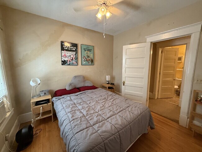 Building Photo - Charming 1BR in Historic Douglas Building ...
