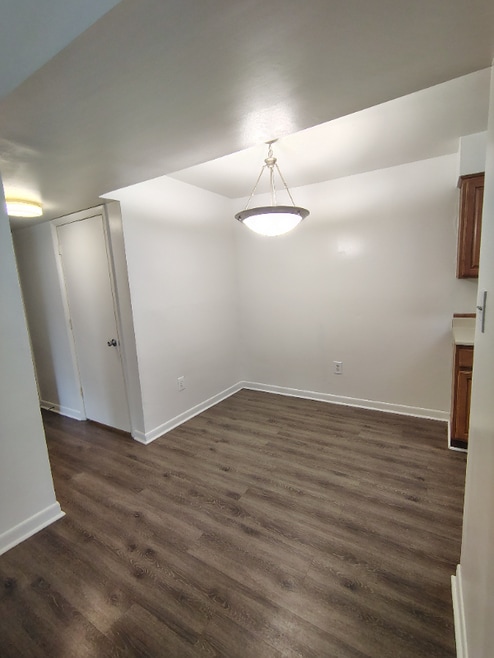 Building Photo - 600 Reusens Rd