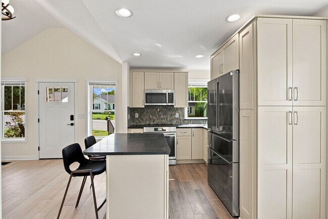 Building Photo - 413 4th Ave ADU