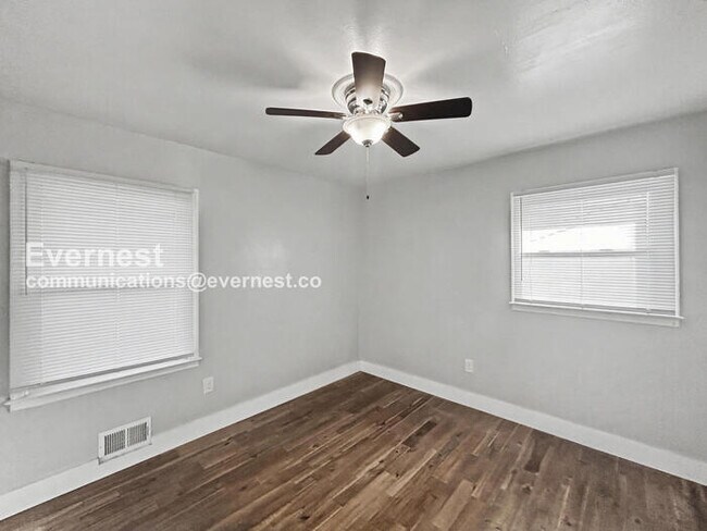 Building Photo - PROMO: Get $500 OFF first months rent when the lease today! / 3 Bed, 1.5 Bath Home with Fenced Ya...