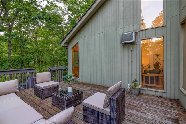 Building Photo - 322 Brentwood Dr