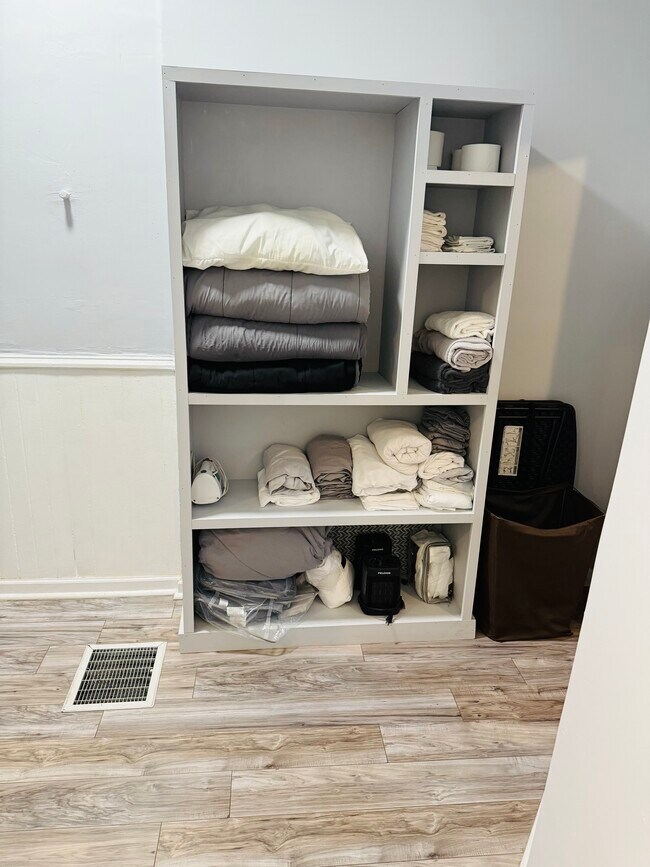 Building Photo - 3209 Iowa Ave