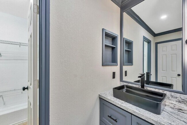 Building Photo - 18 N Star Ridge Cir
