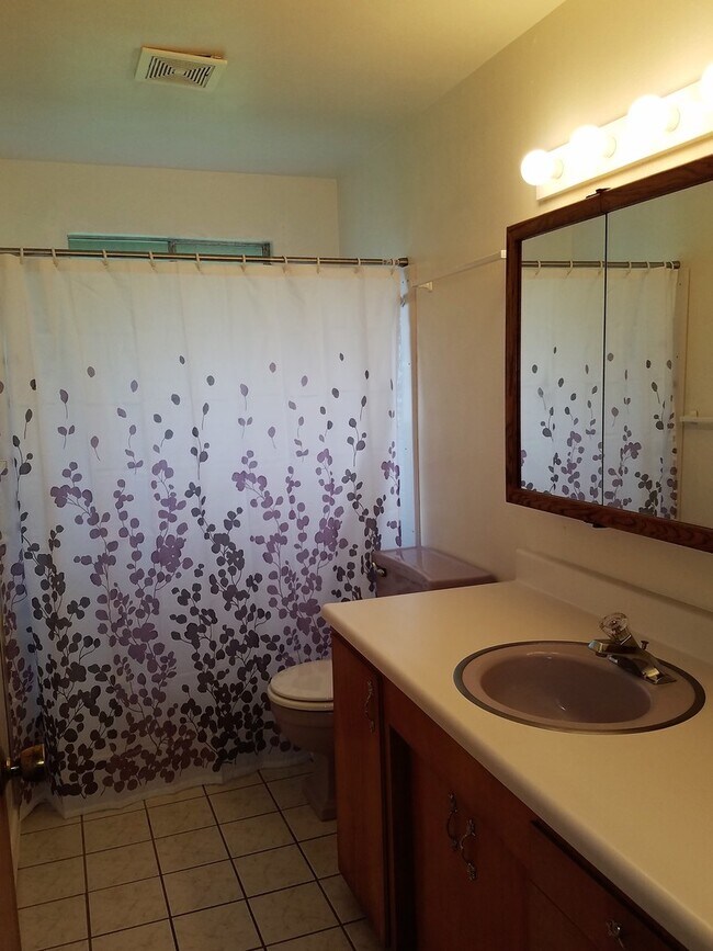 Building Photo - Classic Mid-Century Modern Rambler In Port...