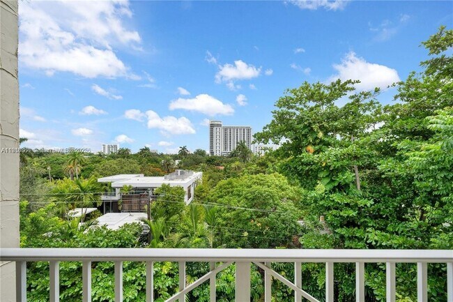 Building Photo - 1824 Brickell Ave