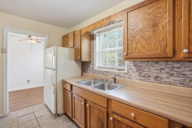 Building Photo - 517 11th Ct W