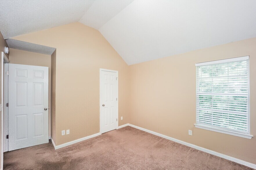 Building Photo - 3800 Kings Hwy
