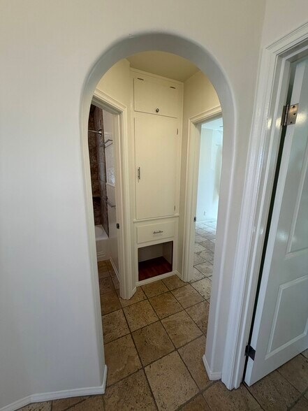 Hallway/Linen Closet - 256 17th St