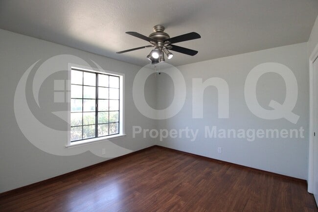 Building Photo - 2827 E Adobe St
