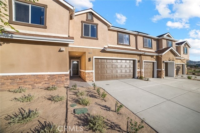 Building Photo - 900 S Hert St