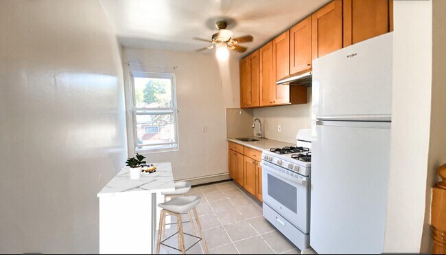 Building Photo - 160-11 72nd Ave