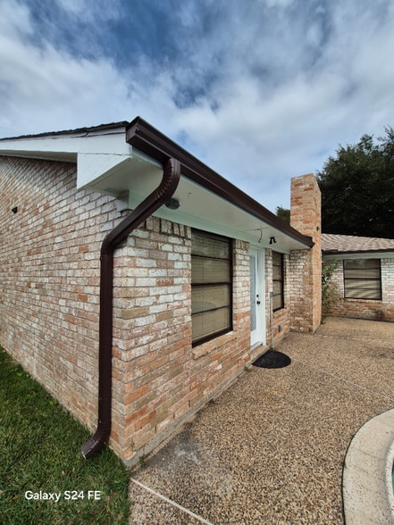 Building Photo - 9814 Sageroyal Ln